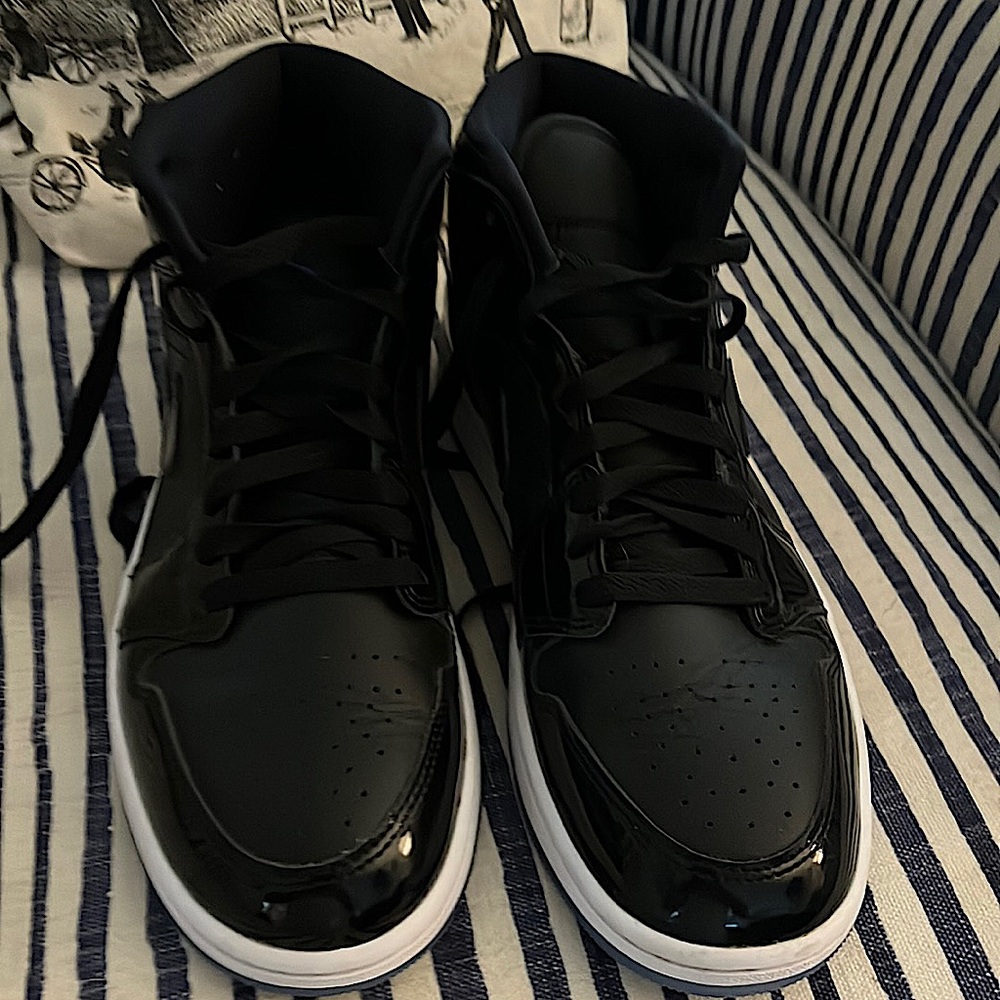 Space jam Jordan 1 mid size 9.5